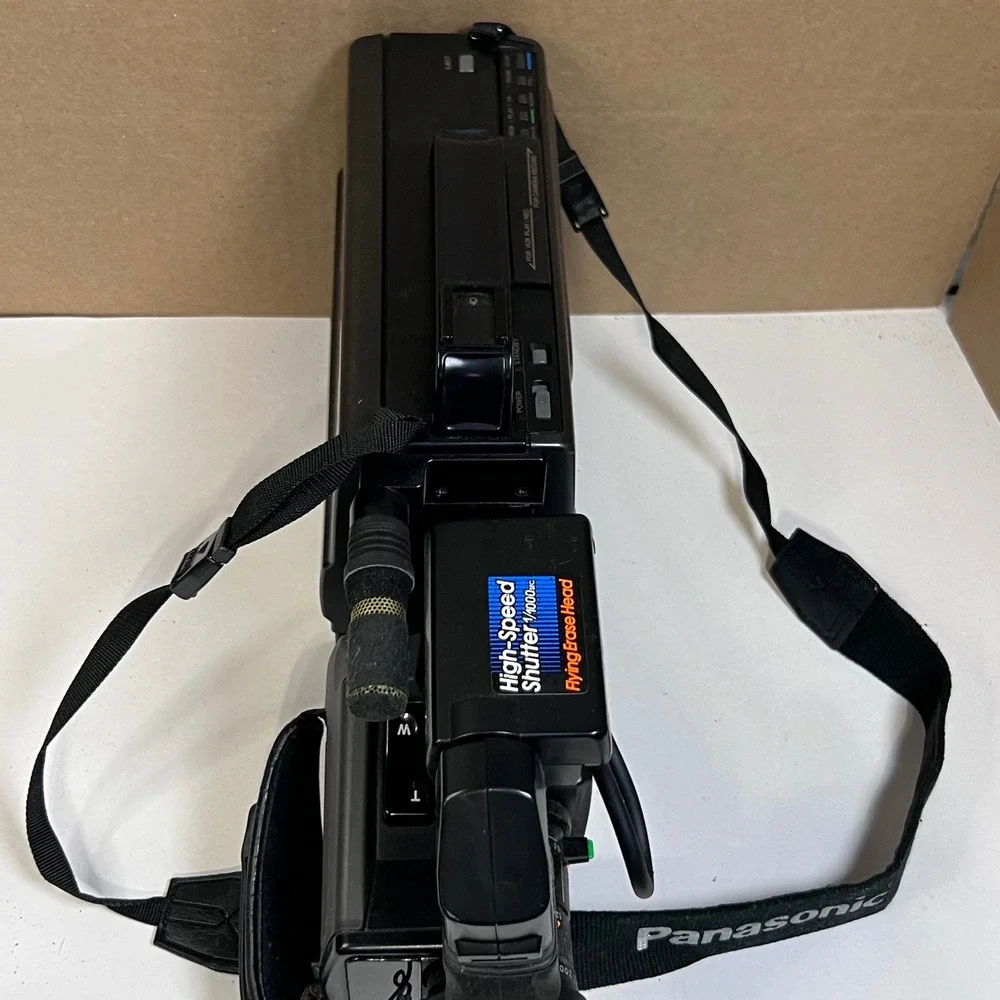UNTESTED Panasonic OmniMovie VHS HQ Camcorder‎ PV-320 VTG Video Camera with Case
